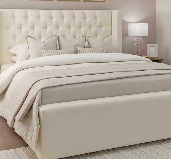 Hanry Luxury Buttoned Wing Chunky Bed